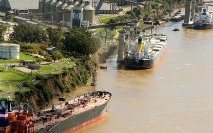 Inminente suba de retenciones: el Gobierno suspendió las exportaciones de aceite y harina de soja