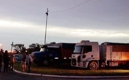 Una federación de transportistas inició un paro nacional por el gasoil y las tarifas