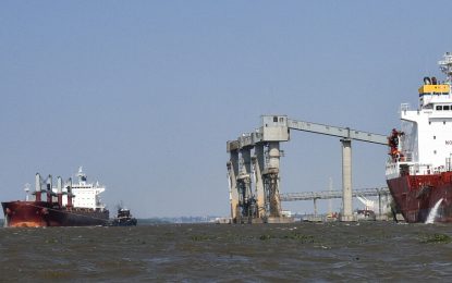 Escala un conflicto gremial en Rosario que podría frenar las exportaciones agroindustriales