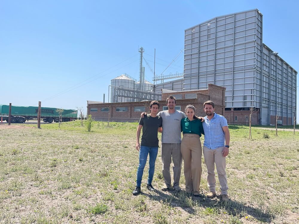 En Esmeralda, brilla un molino único en Argentina: funciona prácticamente solo