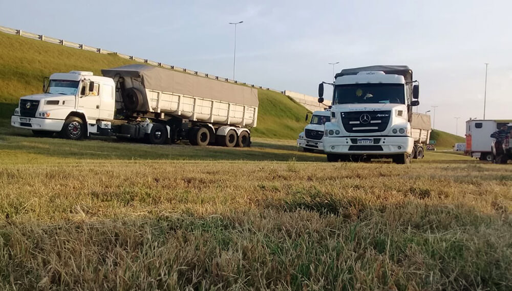Los camioneros lamentan la sequía: “Algunos choferes terminan un viaje y tienen que vender churros”