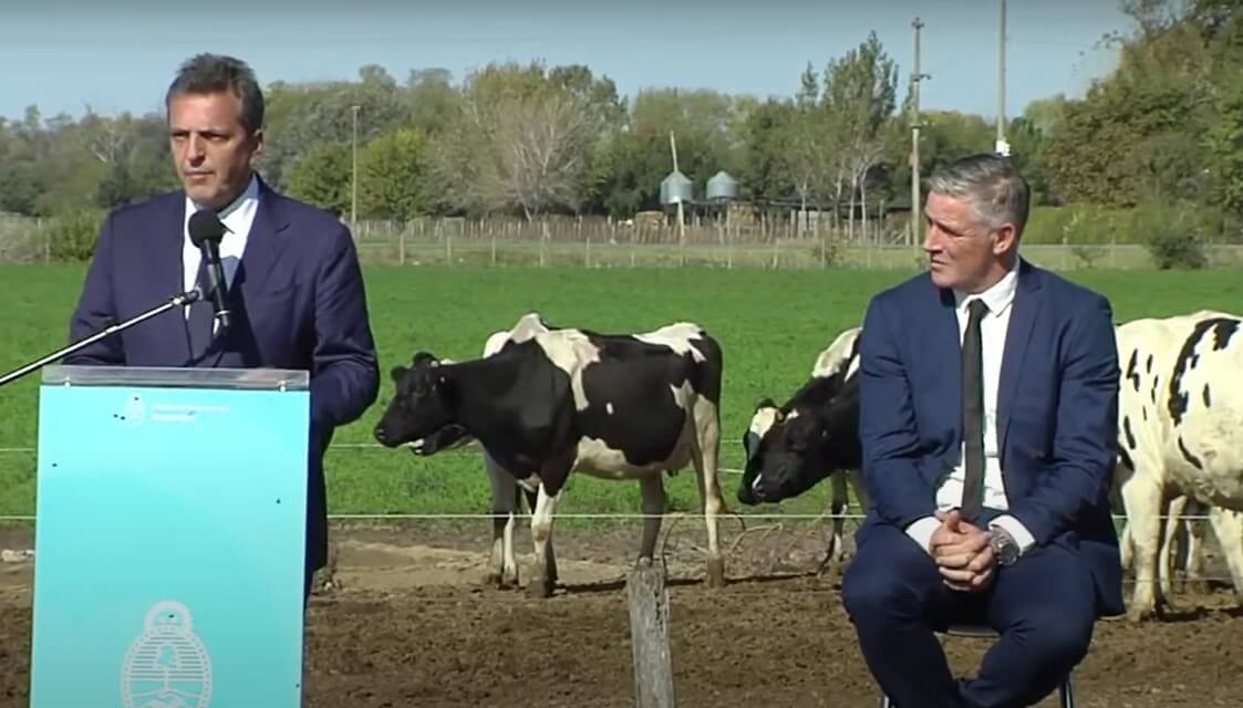 Fondos para aves, leche y trigo, y mejor acceso a créditos: los nuevos anuncios de Massa para el agro