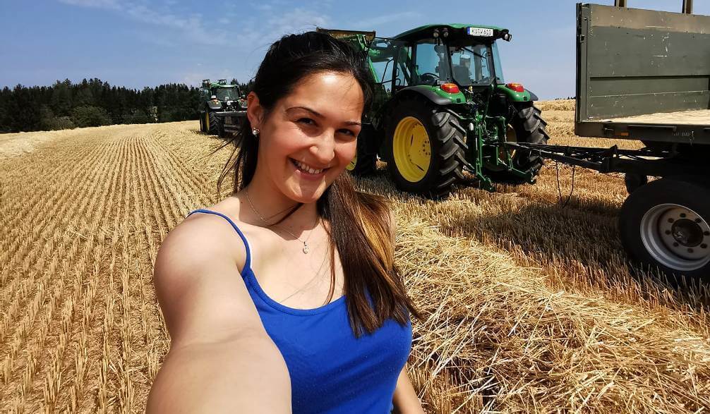 Hace doma “racional”, es tractorista y ahora compró un camión: Paula, la “agroinfluencer” todoterreno de Ferré