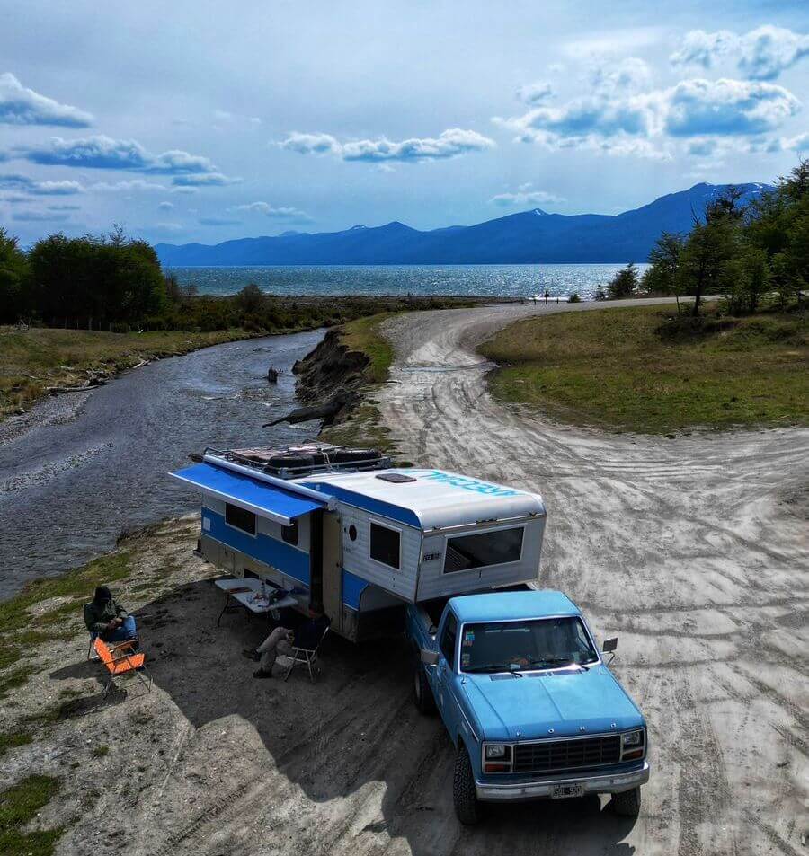 De los campos de Areco a Alaska: la aventura de tres amigos que recorrerán América en una pick up 1981