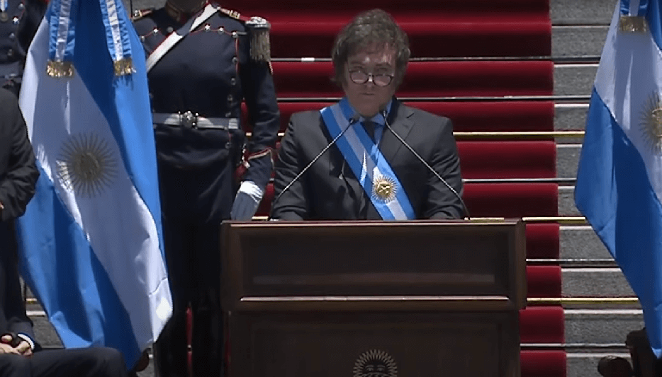 Asumió Javier Milei: “No hay alternativa al ajuste y al shock”