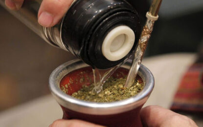 El mate, la bebida nacional a la que no hay crisis que la afecte: 2023 fue récord de consumo